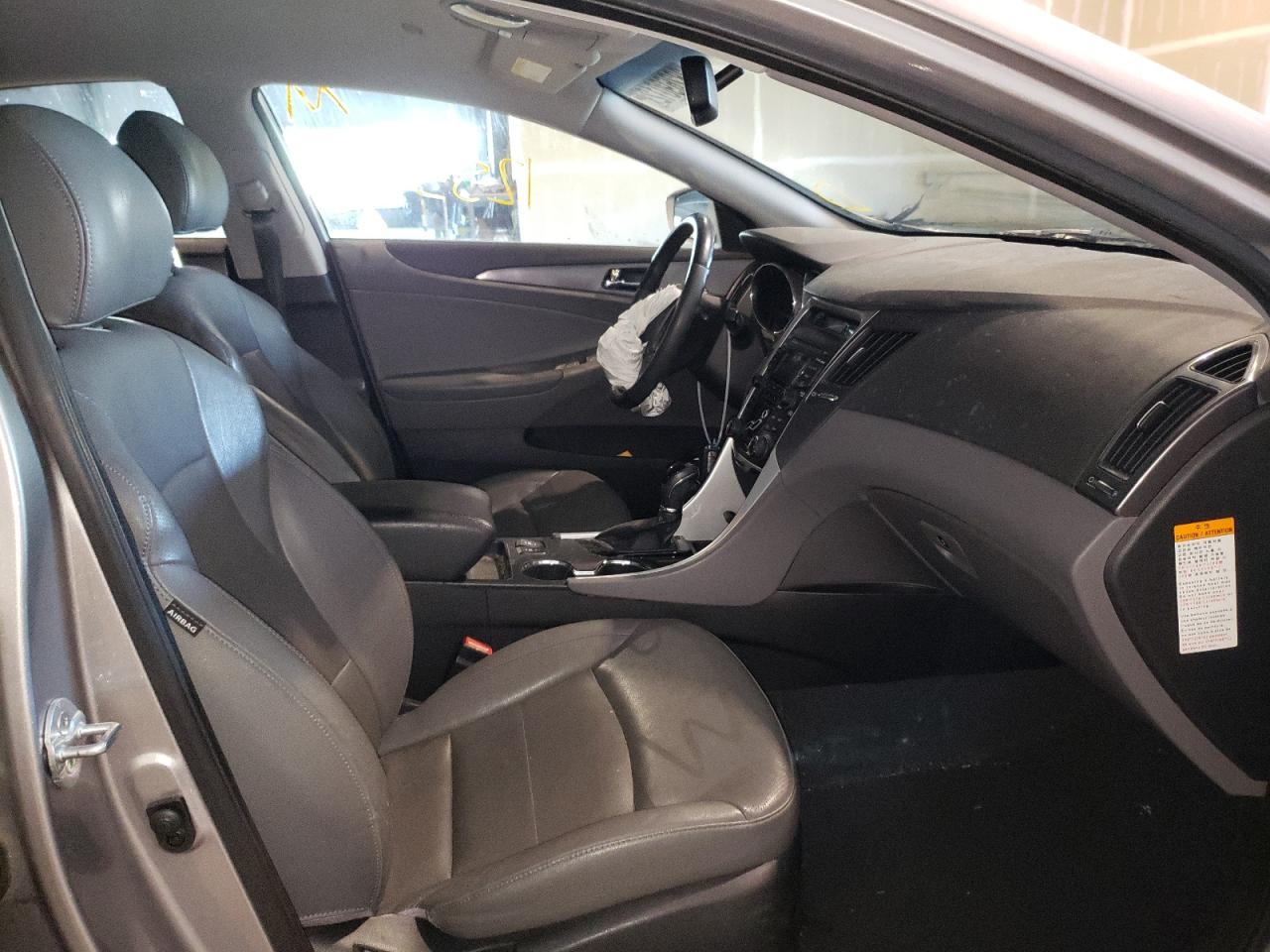 Photo 5 from auction – 2012 HYUNDAI SONATA HYB with VIN KMHEC4A49CA034857
