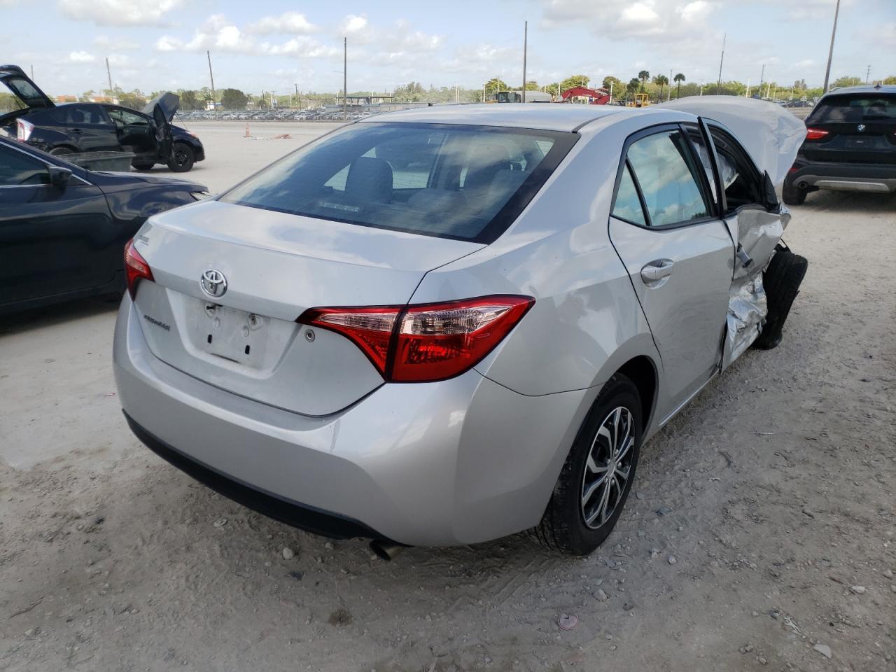 Photo 4 from auction – 2017 TOYOTA COROLLA L with VIN 2T1BURHE9HC899041