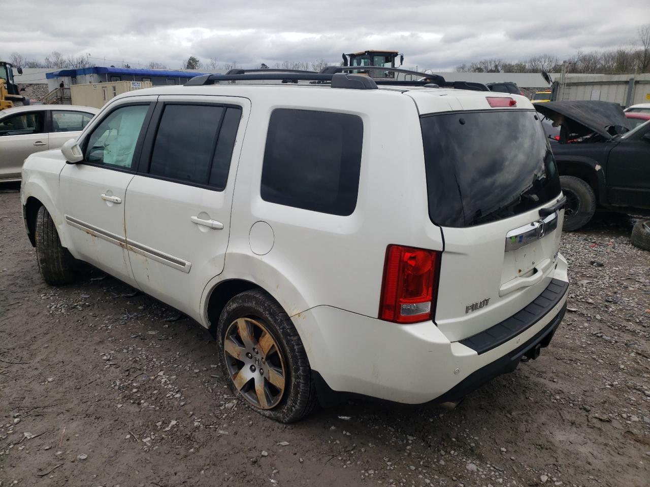 Photo 3 from auction – 2014 HONDA PILOT TOUR with VIN 5FNYF4H92EB021288