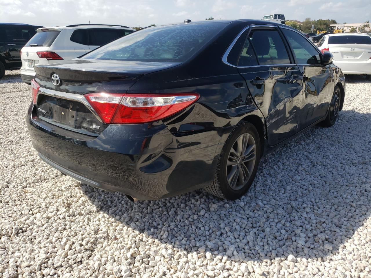 Photo 4 from auction – 2016 TOYOTA CAMRY LE with VIN 4T1BF1FK1GU557262
