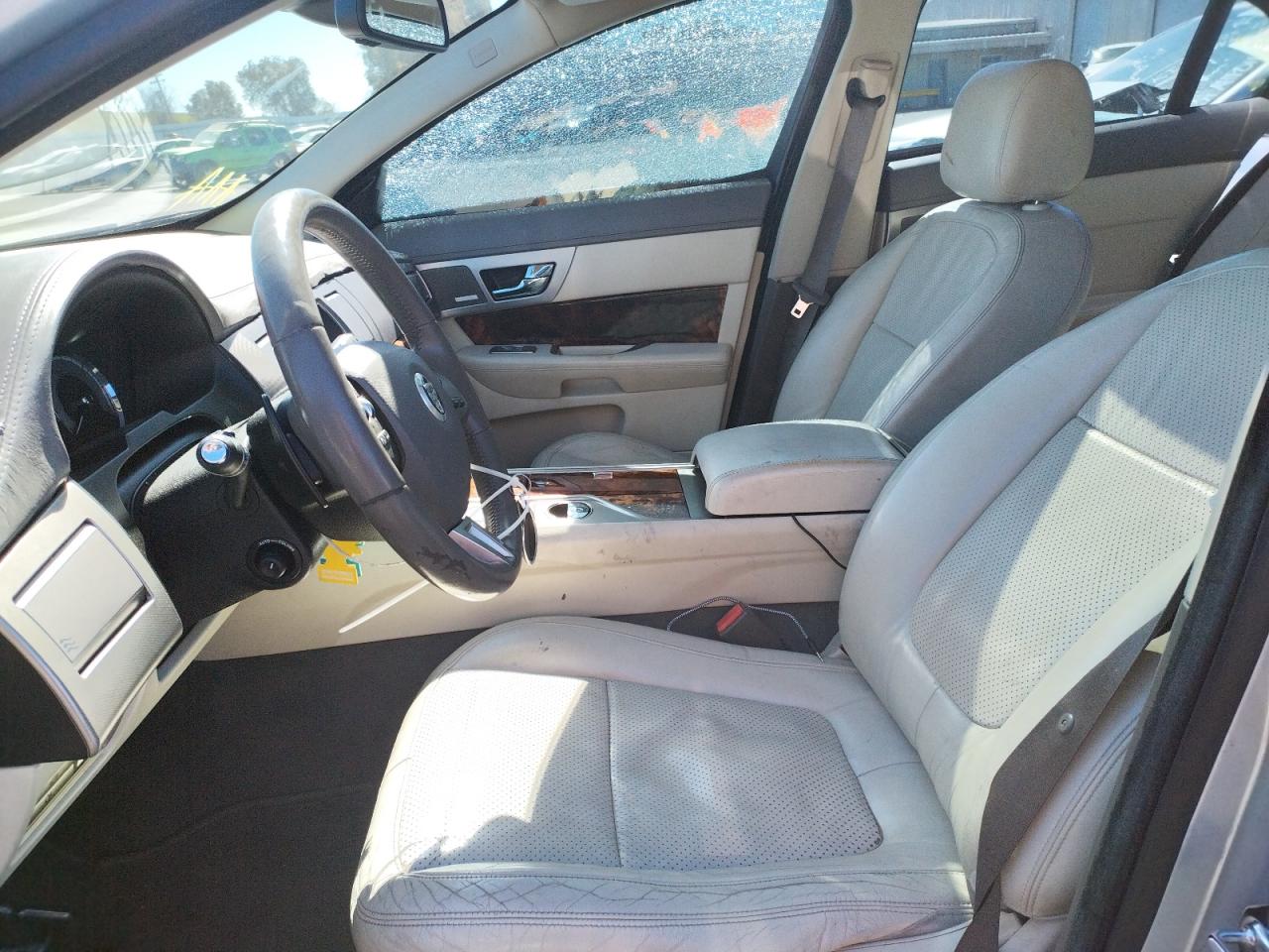Photo 5 from auction – 2009 JAGUAR XF SUPERCH with VIN SAJWA07C791R10129