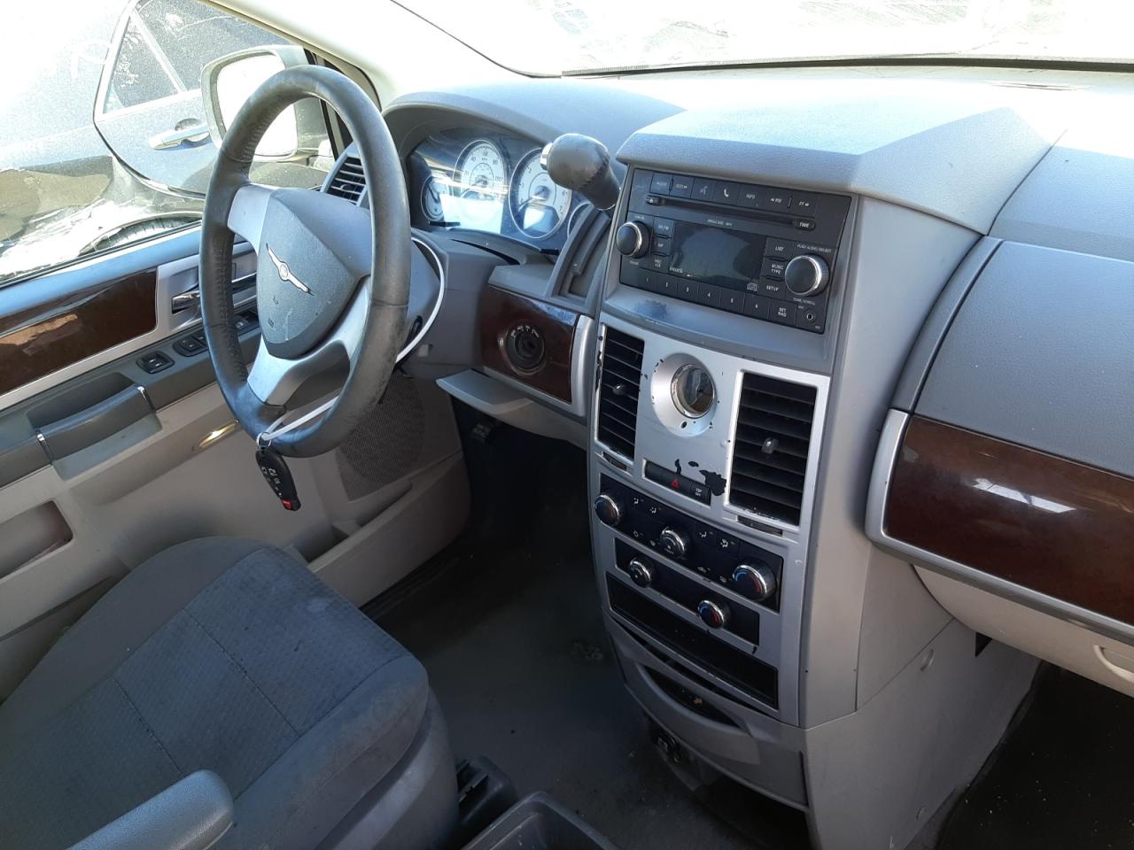 Photo 9 from auction – 2010 CHRYSLER TOWN & COU with VIN 2A4RR5D18AR285058