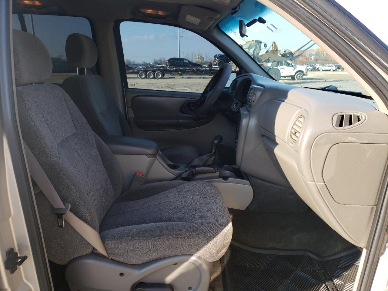 Photo 5 from auction – 2004 CHEVROLET TRAILBLAZE with VIN 1GNDT13S842124773