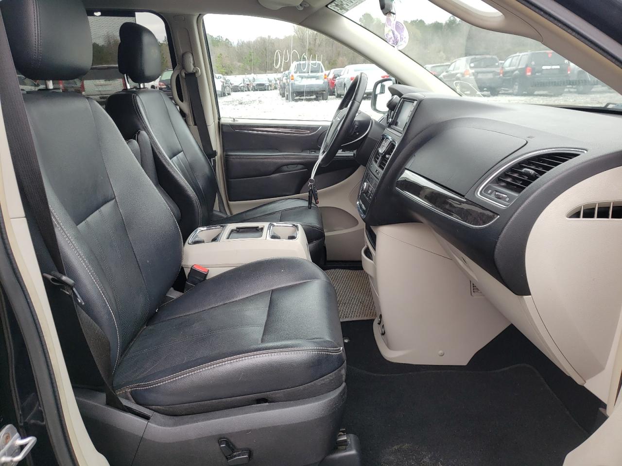 Photo 5 from auction – 2011 CHRYSLER TOWN & COU with VIN 2A4RR8DG9BR659099