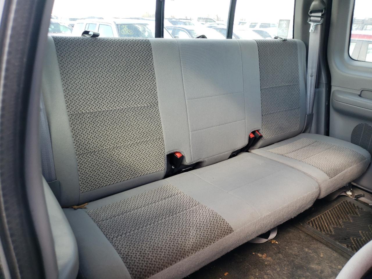 Photo 6 from auction – 2004 FORD F-150 HERI with VIN 2FTRX18W14CA17907