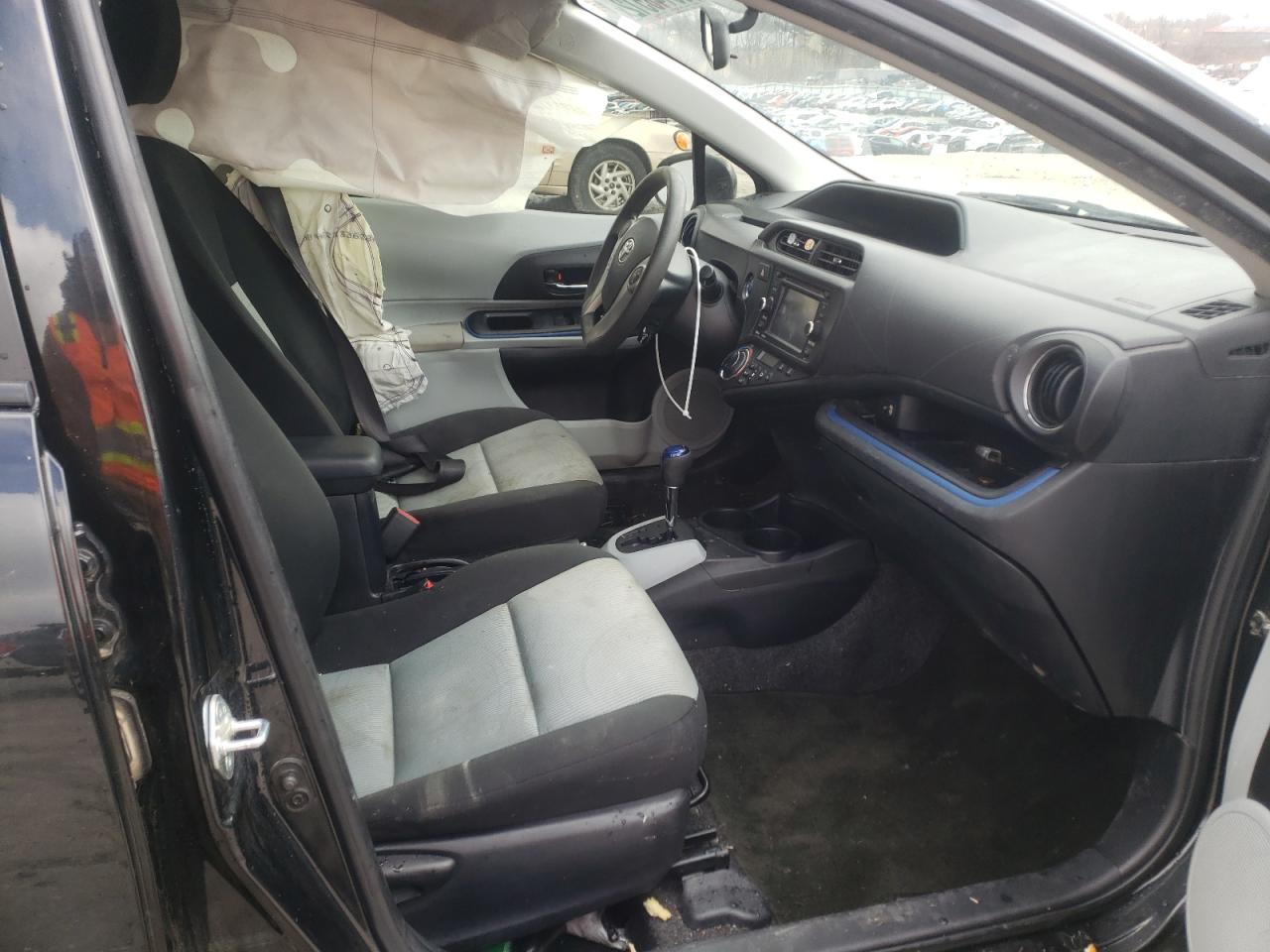 Photo 5 from auction – 2013 TOYOTA PRIUS C with VIN JTDKDTB36D1054487