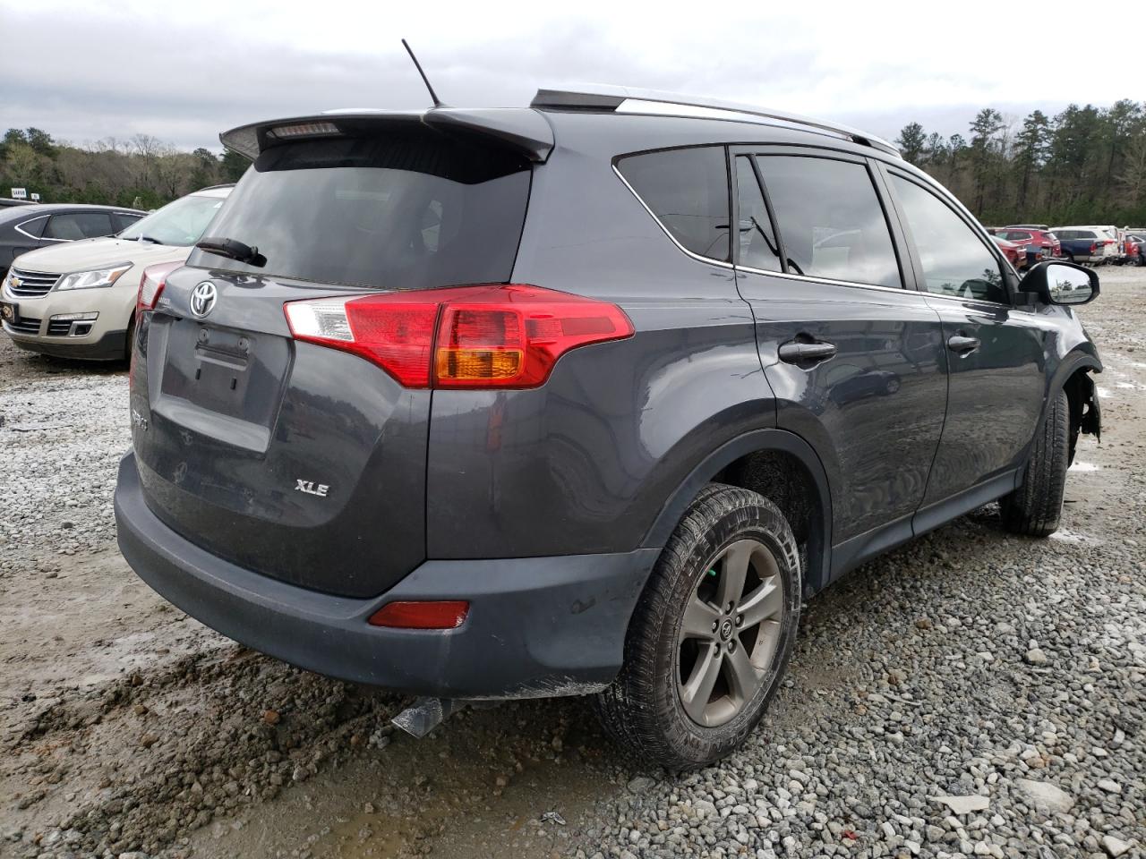 Photo 4 from auction – 2015 TOYOTA RAV4 XLE with VIN JTMWFREV5FD076204
