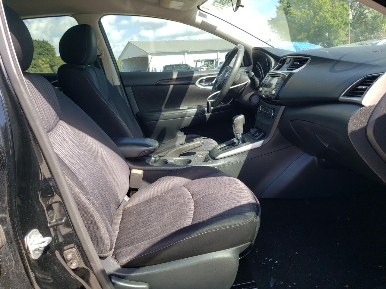 Photo 5 from auction – 2016 NISSAN SENTRA S with VIN 3N1AB7AP1GL638003