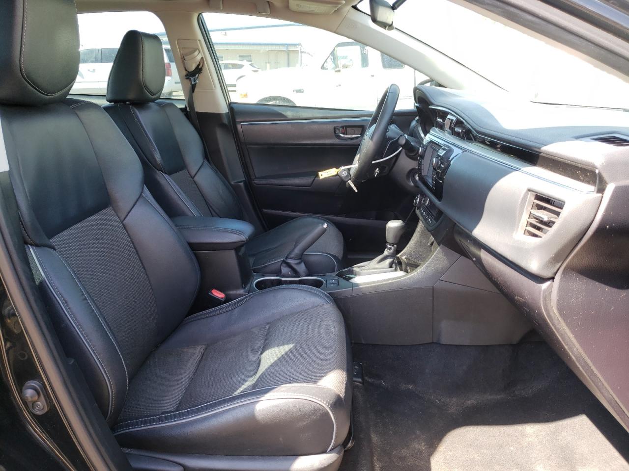 Photo 5 from auction – 2015 TOYOTA COROLLA L with VIN 5YFBURHE0FP215300