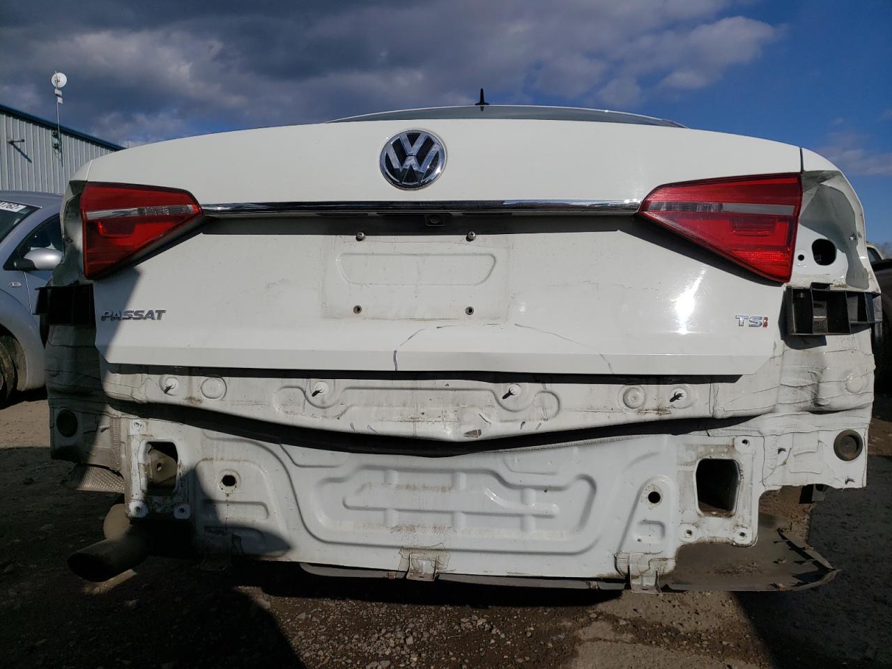Photo 9 from auction – 2016 VOLKSWAGEN PASSAT S with VIN 1VWAT7A35GC041064