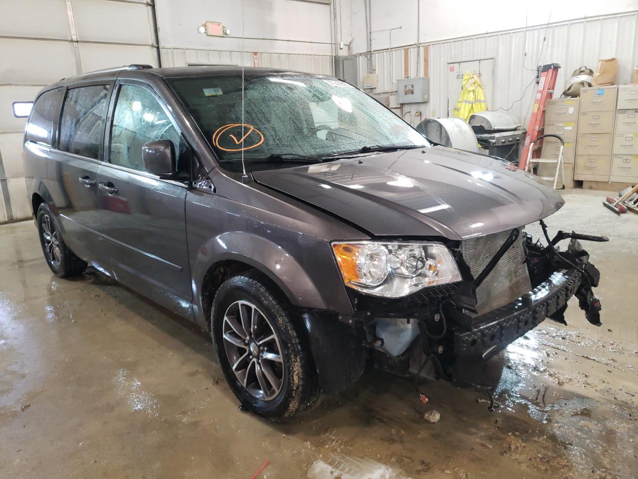 DODGE GRAND CARA 2017 with VIN 2C4RDGCG7HR737985 - Photo from auction