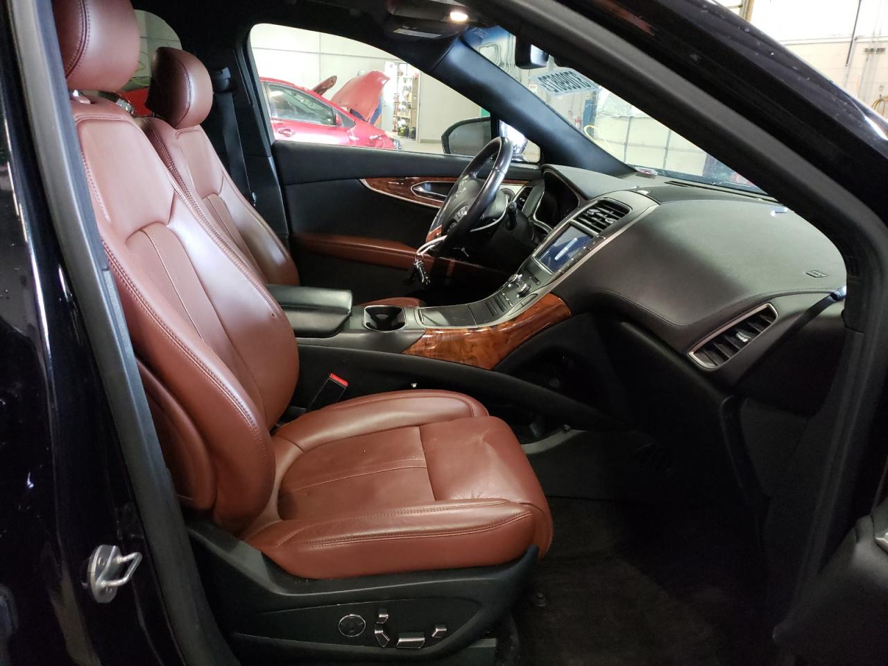 Photo 5 from auction – 2016 LINCOLN MKX RESERV with VIN 2LMTJ8LP6GBL71481