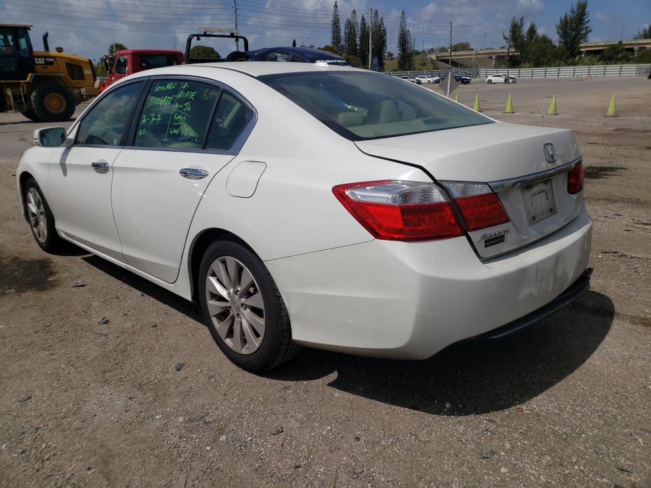 Photo 3 from auction – 2015 HONDA ACCORD EXL with VIN 1HGCR2F86FA133572