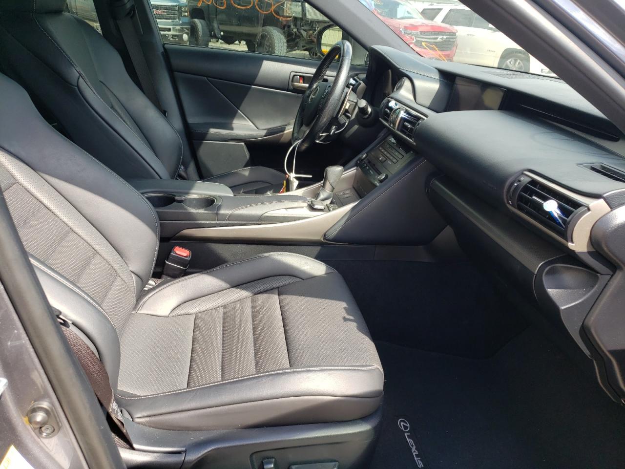 Photo 5 from auction – 2017 LEXUS IS 300 with VIN JTHCM1D22H5019312