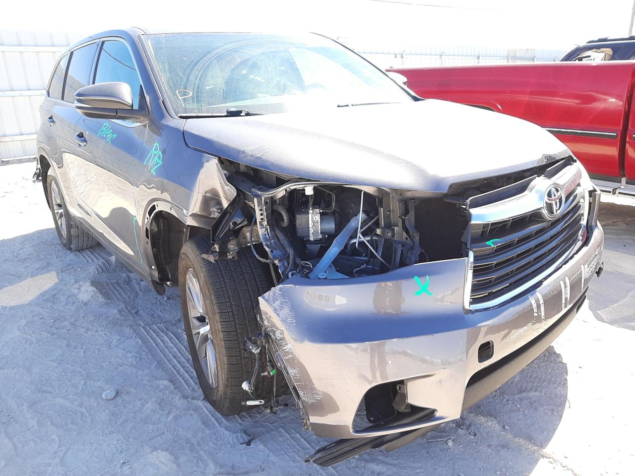 TOYOTA HIGHLANDER 2014 с VIN 5TDBKRFH4ES040588 - Снимка от търг