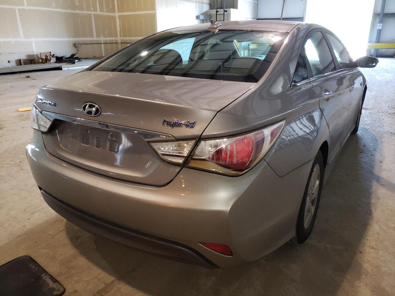 Photo 4 from auction – 2012 HYUNDAI SONATA HYB with VIN KMHEC4A49CA034857