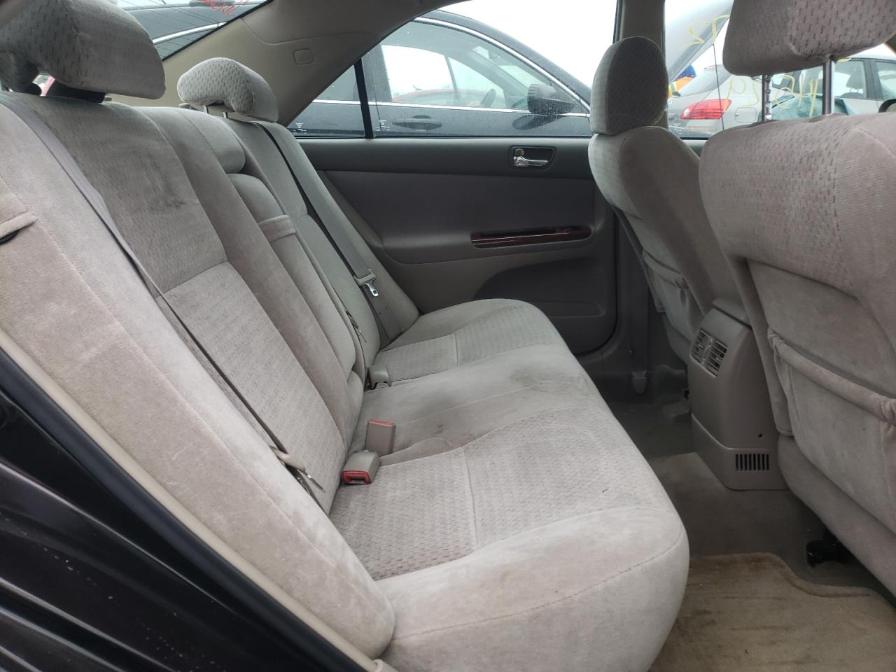 Photo 6 from auction – 2004 TOYOTA CAMRY LE with VIN 4T1BE30K54U937529