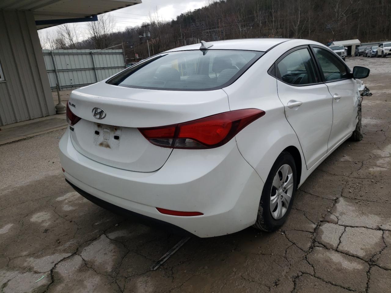 Photo 4 from auction – 2016 HYUNDAI ELANTRA SE with VIN 5NPDH4AE7GH715365