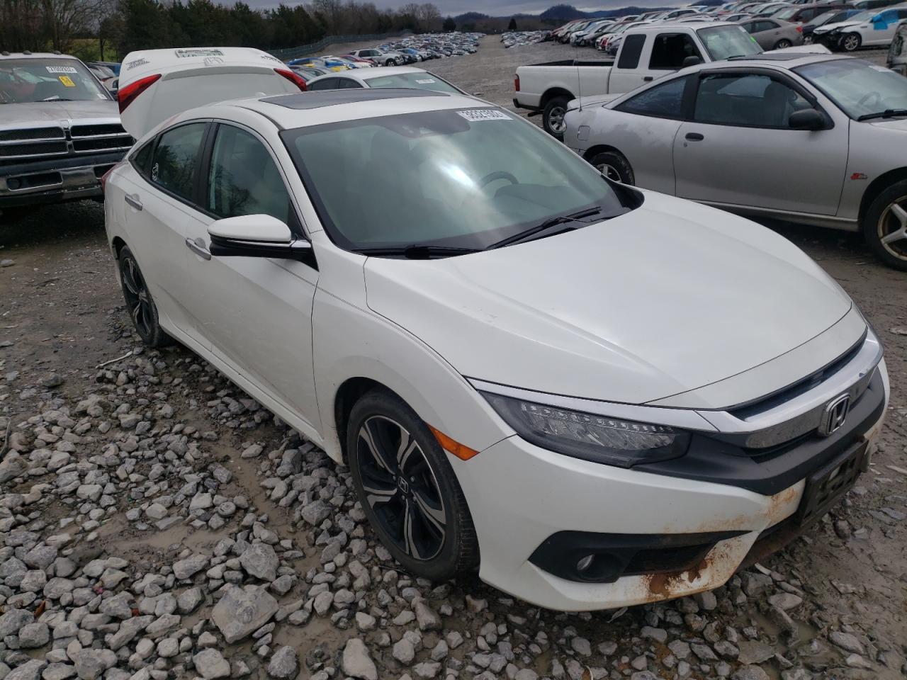 HONDA CIVIC TOUR 2017 with VIN 19XFC1F97HE032122 - Photo from auction