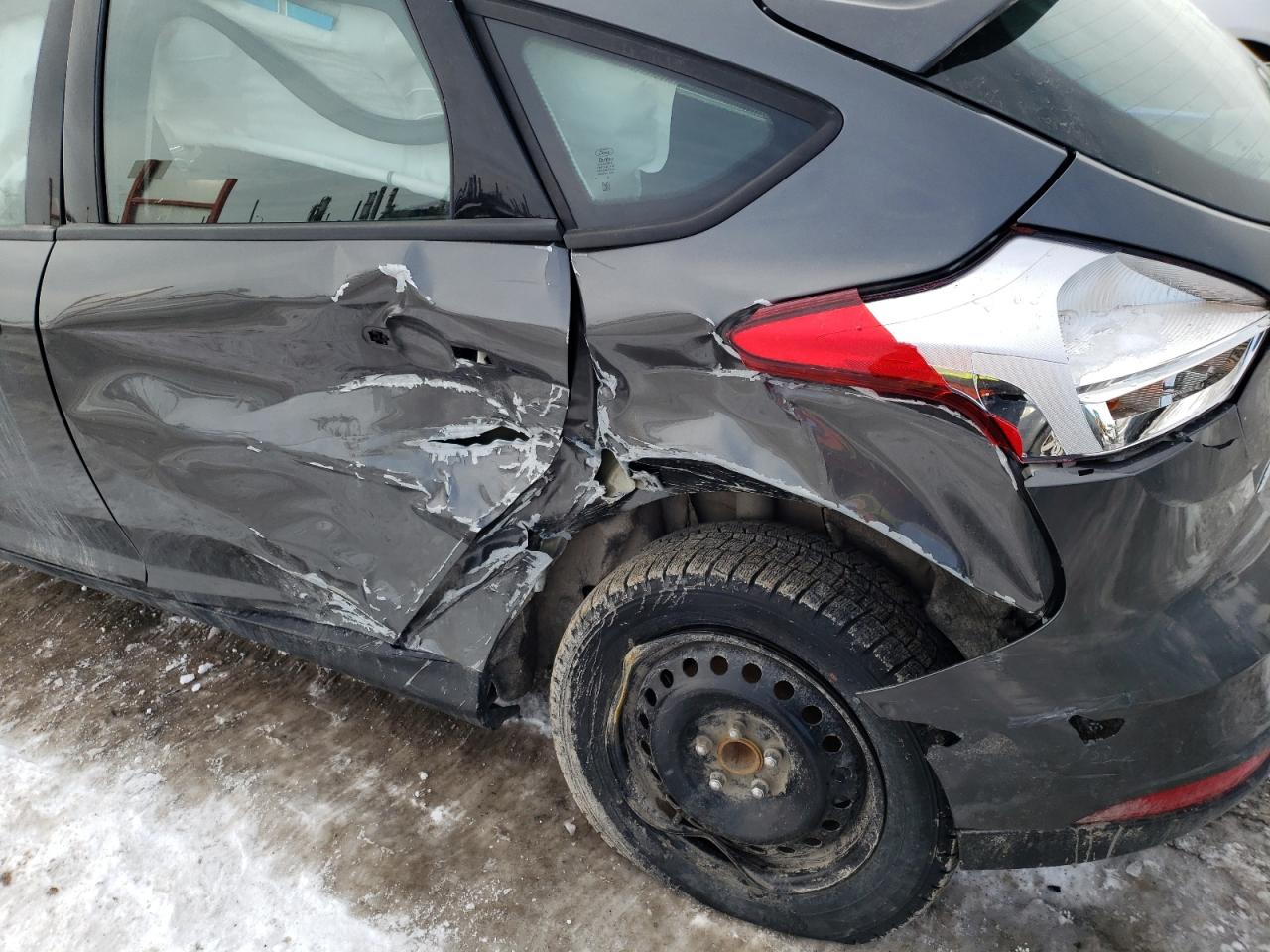 Photo 9 from auction – 2018 FORD FOCUS SE with VIN 1FADP3K29JL263168