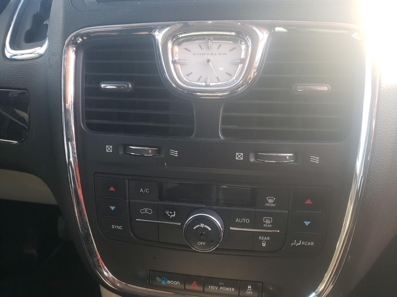 Photo 9 from auction – 2011 CHRYSLER TOWN & COU with VIN 2A4RR5DG4BR780931