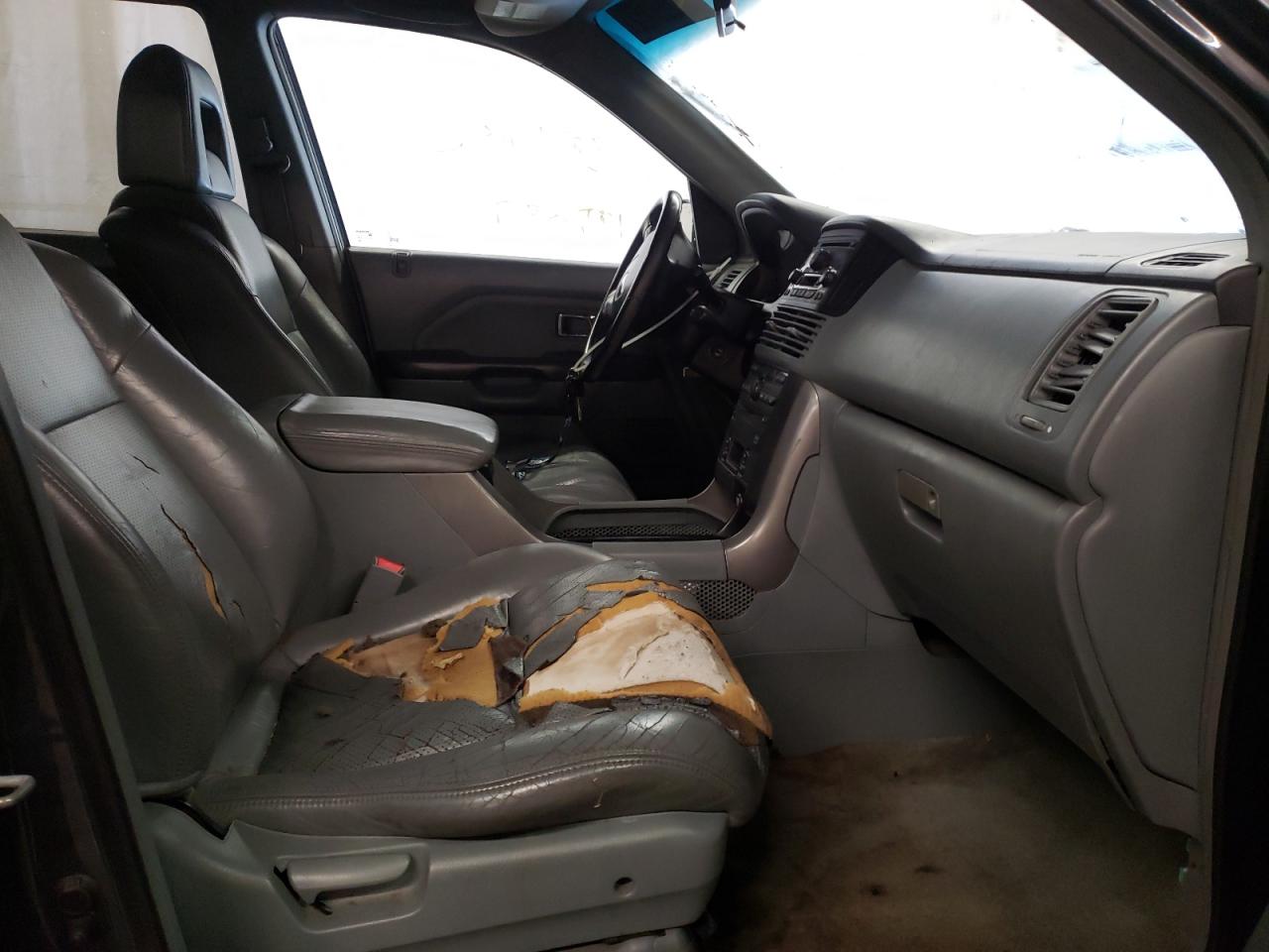 Photo 5 from auction – 2004 HONDA PILOT EXL with VIN 2HKYF18654H514578
