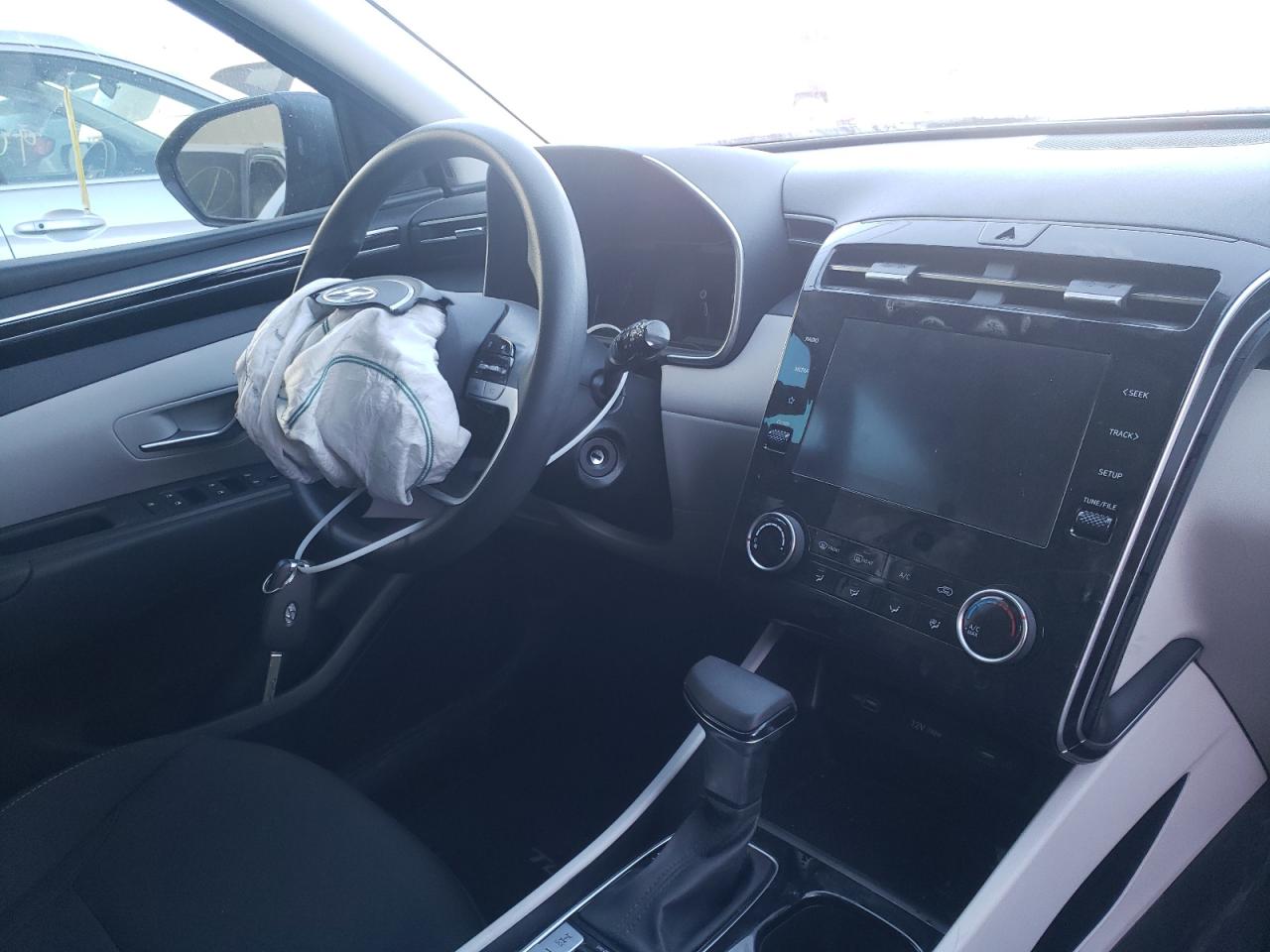 Photo 9 from auction – 2022 HYUNDAI TUCSON SE with VIN 5NMJACAE4NH015931