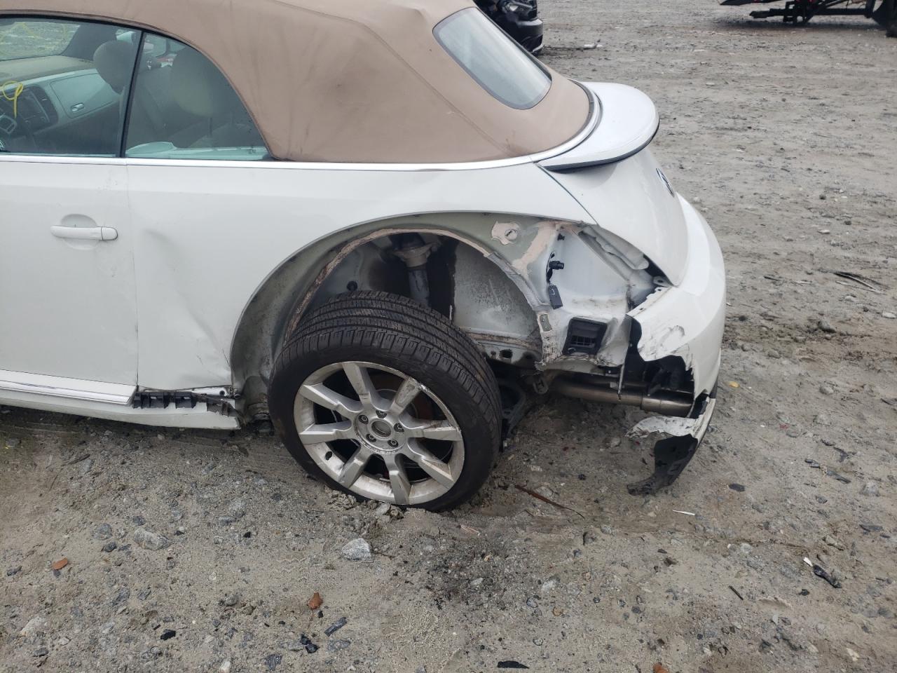 Photo 9 from auction – 2014 VOLKSWAGEN BEETLE with VIN 3VW507ATXEM820692