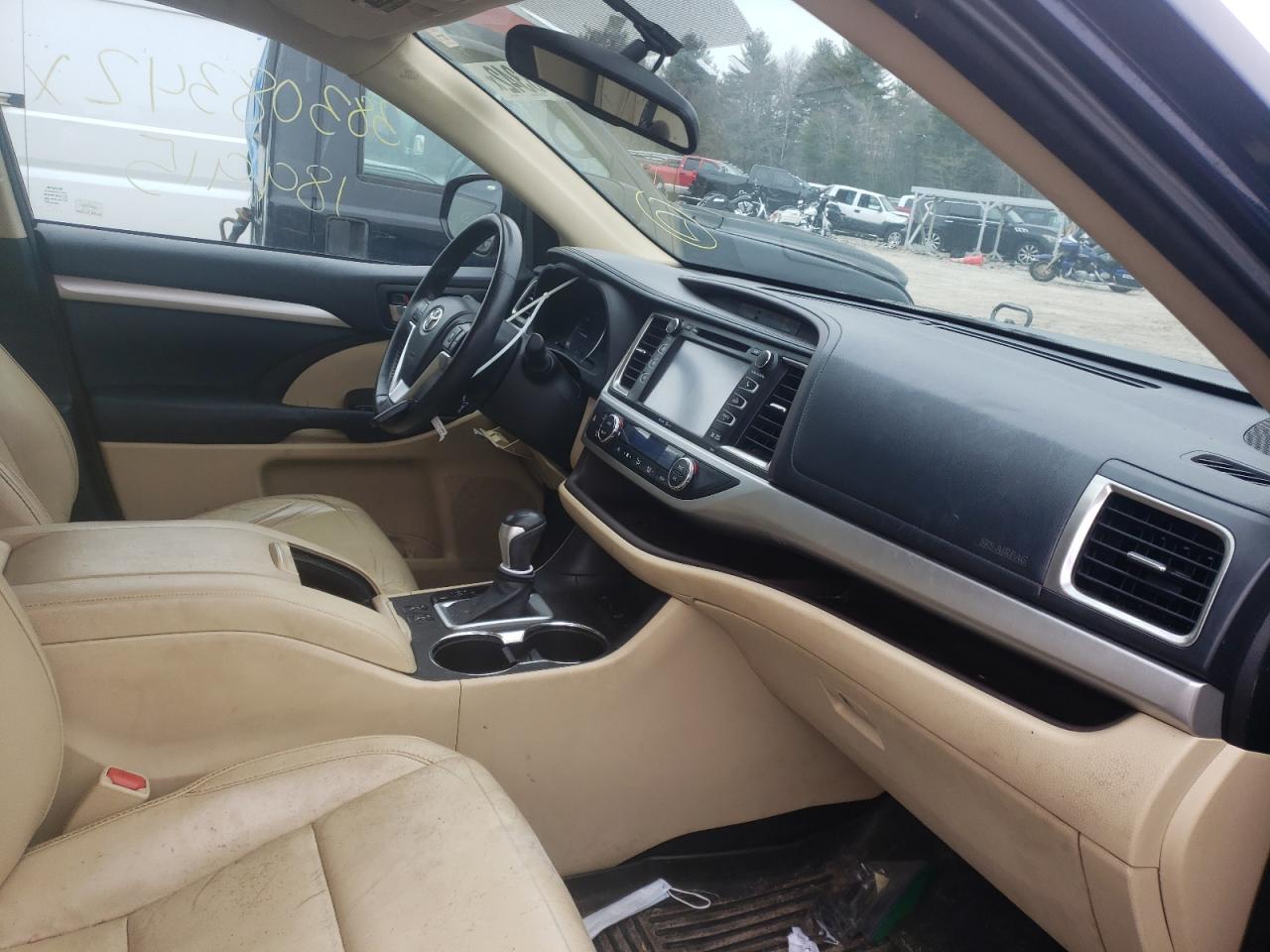 Photo 5 from auction – 2014 TOYOTA HIGHLANDER with VIN 5TDJKRFH0ES027428