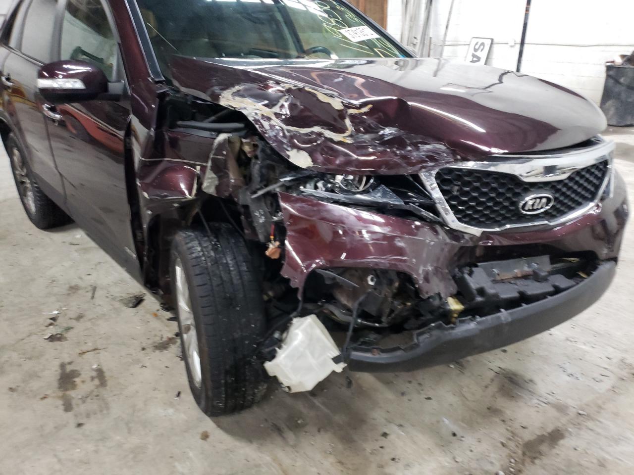 Photo 9 from auction – 2011 KIA SORENTO EX with VIN 5XYKUDA23BG119856