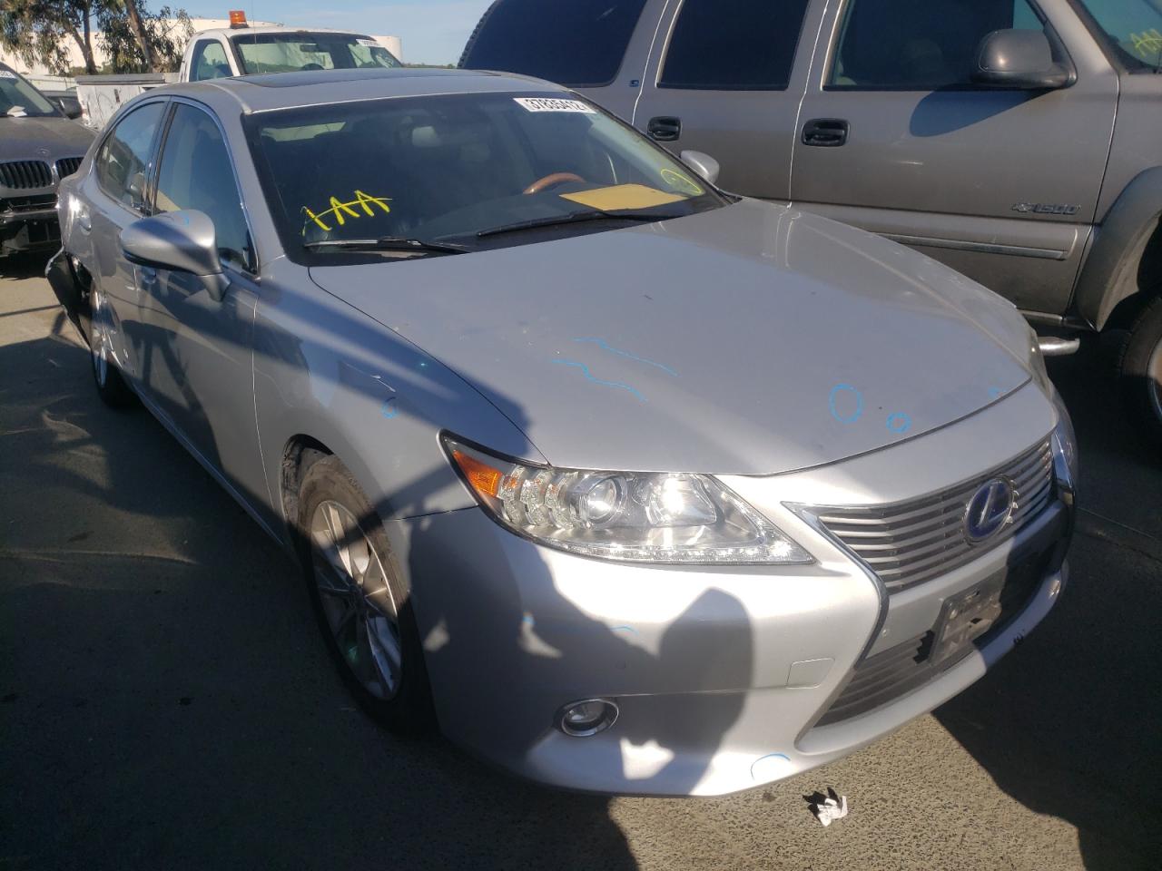 LEXUS ES 300H 2014 with VIN JTHBW1GG6E2070015 - Photo from auction
