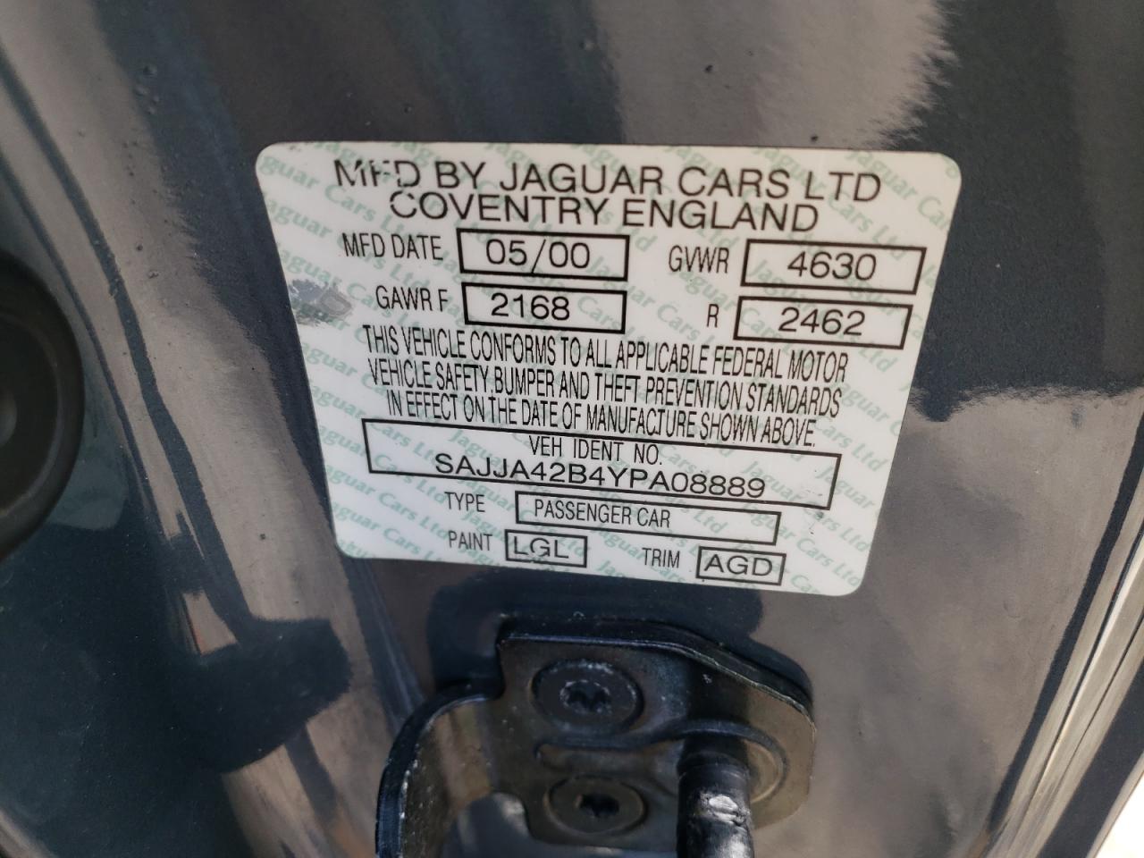 Photo 10 from auction – 2000 JAGUAR XKR with VIN SAJJA42B4YPA08889