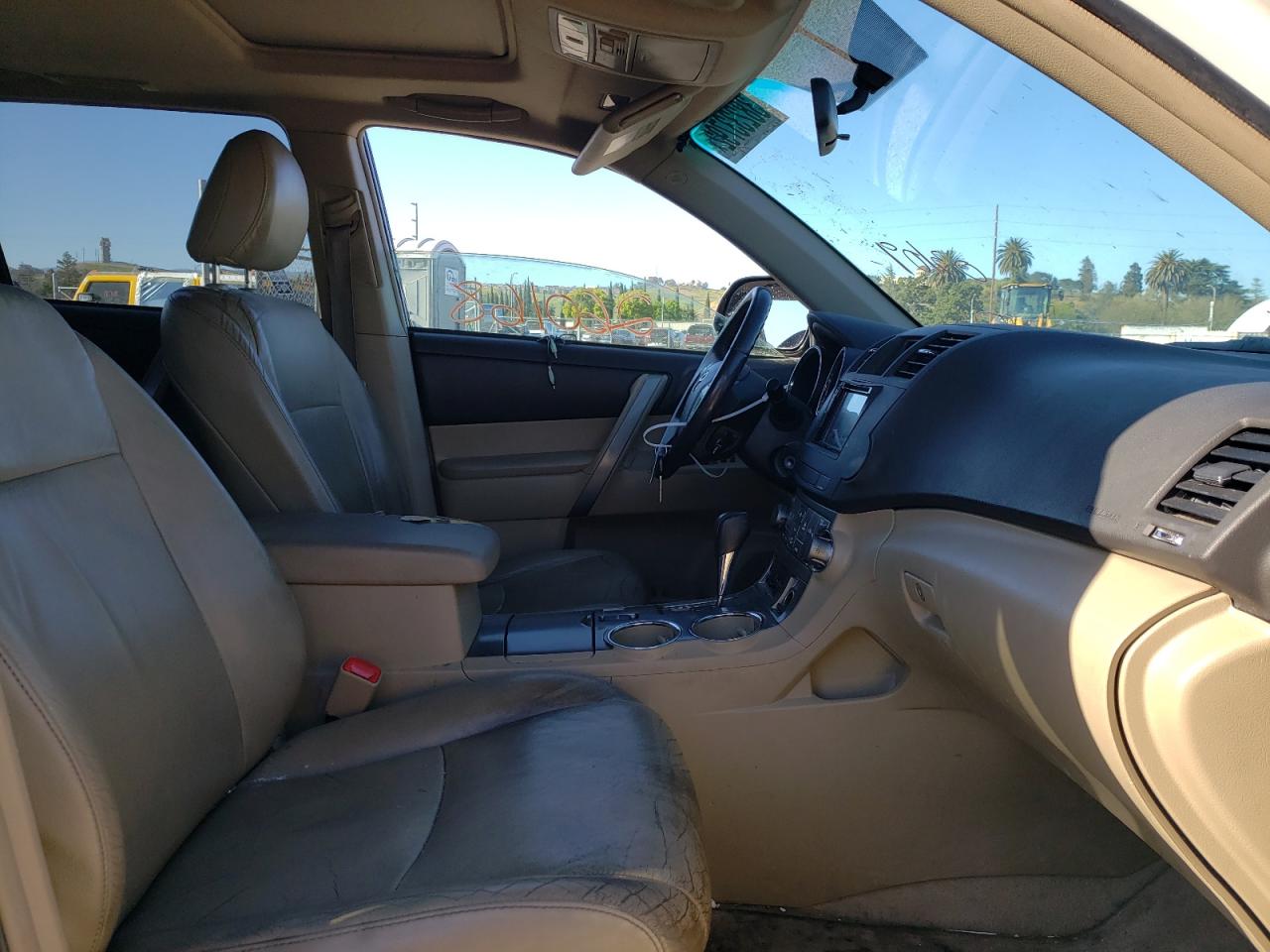 Photo 5 from auction – 2010 TOYOTA HIGHLANDER with VIN 5TDKK3EH9AS021026