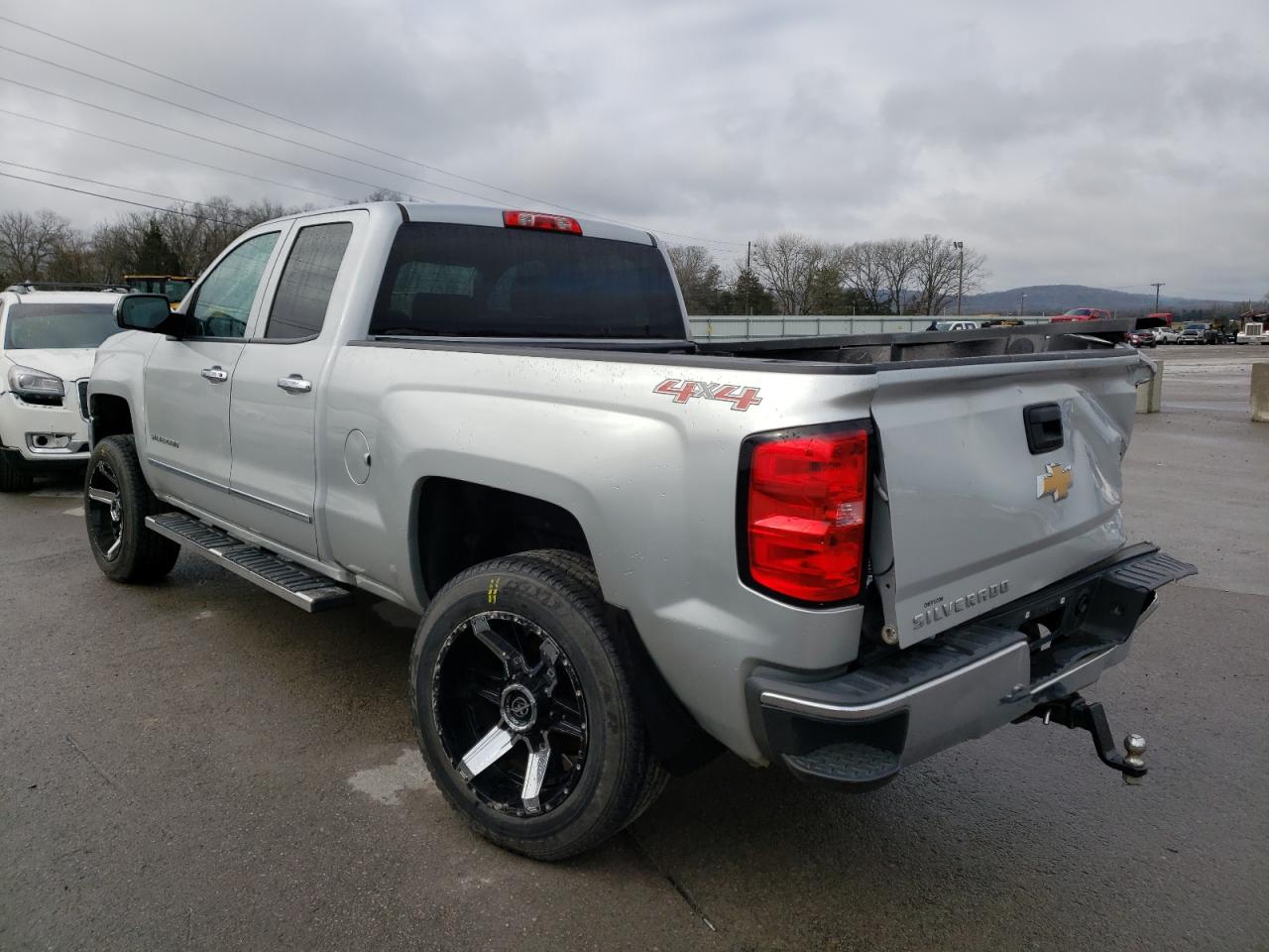 Photo 3 from auction – 2016 CHEVROLET SILVERADO with VIN 1GCVKREC8GZ381464