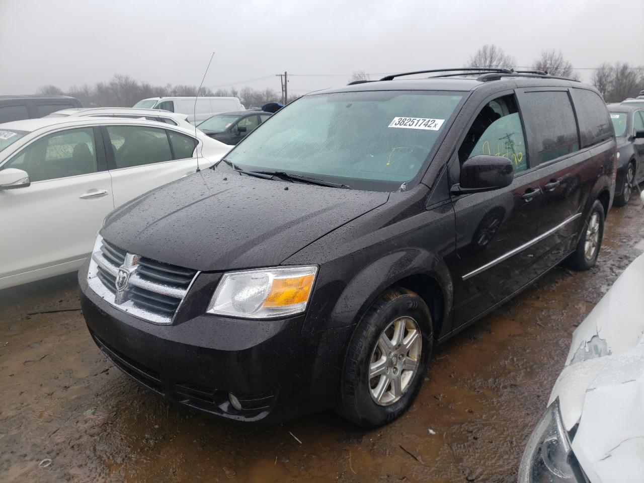 Photo 2 from auction – 2010 DODGE GRAND CARA with VIN 2D4RN6DX4AR360773