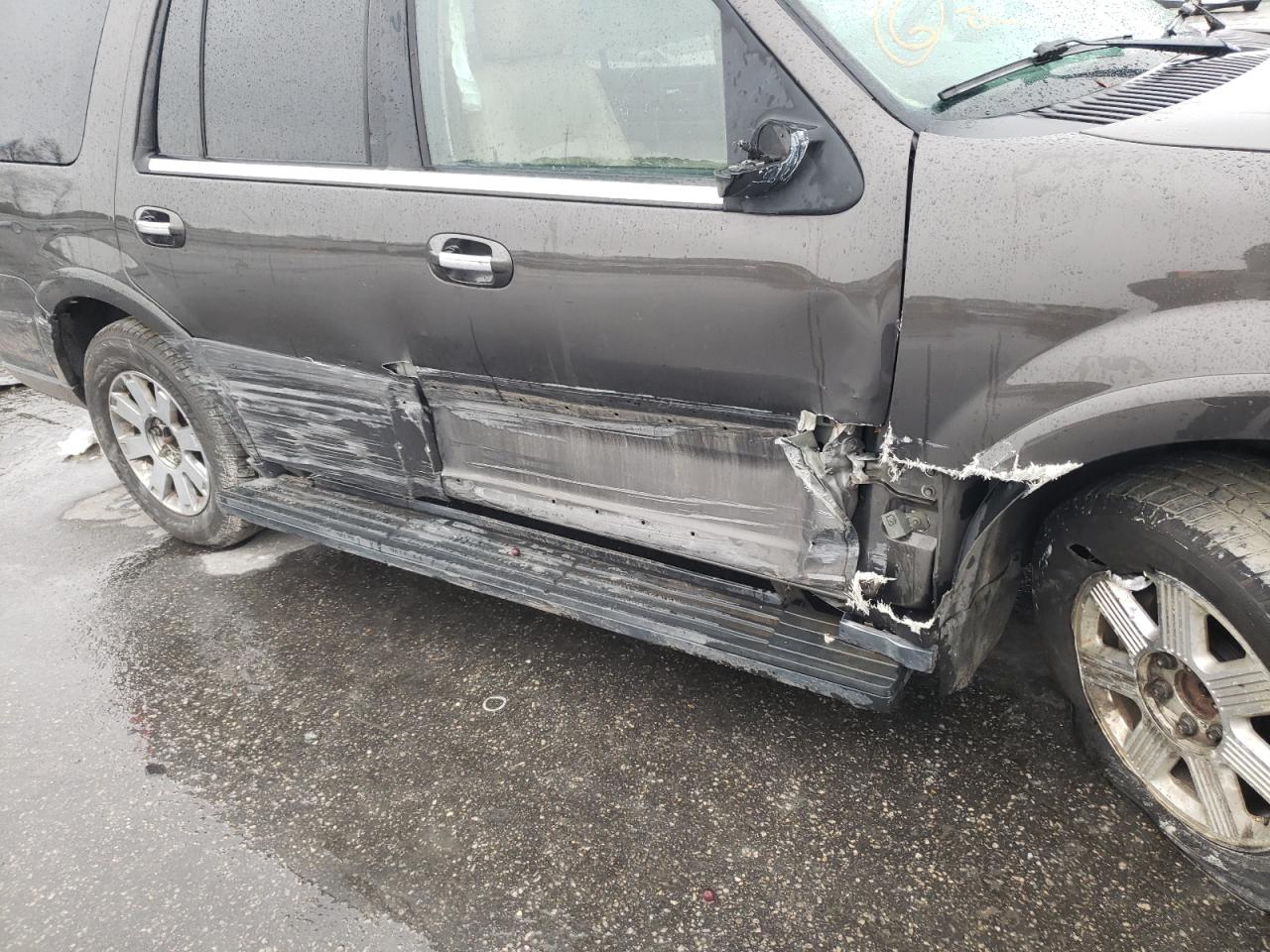 Photo 9 from auction – 2006 LINCOLN NAVIGATOR with VIN 5LMFU28546LJ24198