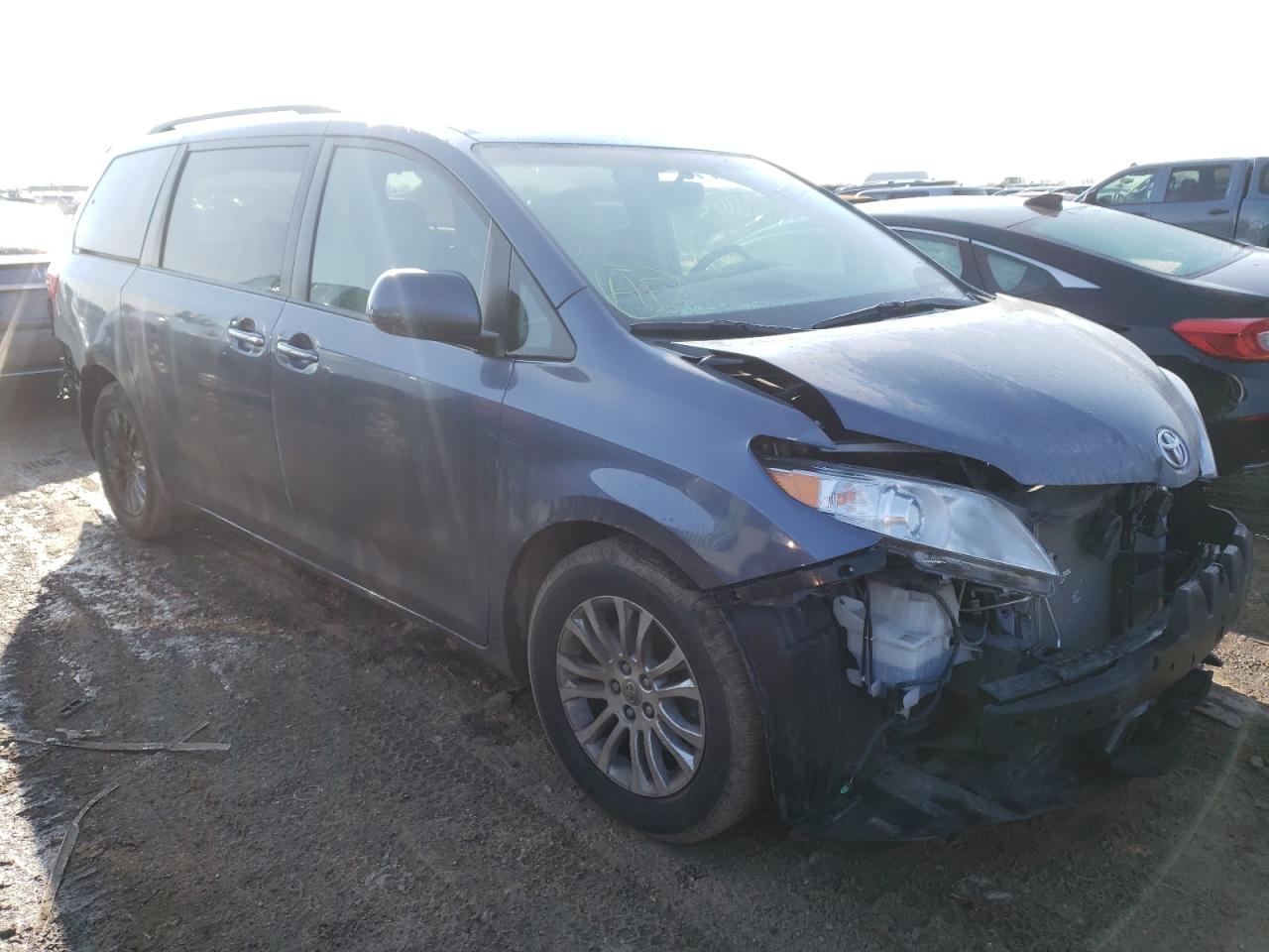 TOYOTA SIENNA XLE 2015 with VIN 5TDYK3DC5FS622232 - Photo from auction