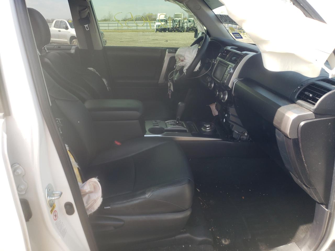 Photo 5 from auction – 2016 TOYOTA 4RUNNER SR with VIN JTEBU5JR1G5333727