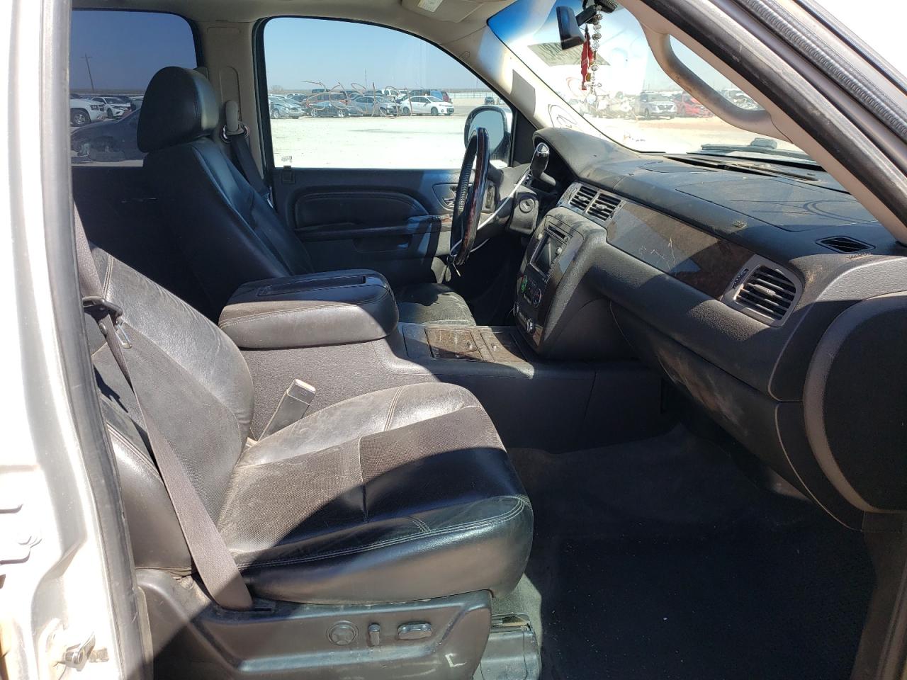 Photo 5 from auction – 2010 GMC YUKON DENA with VIN 1GKUCEEF4AR125040