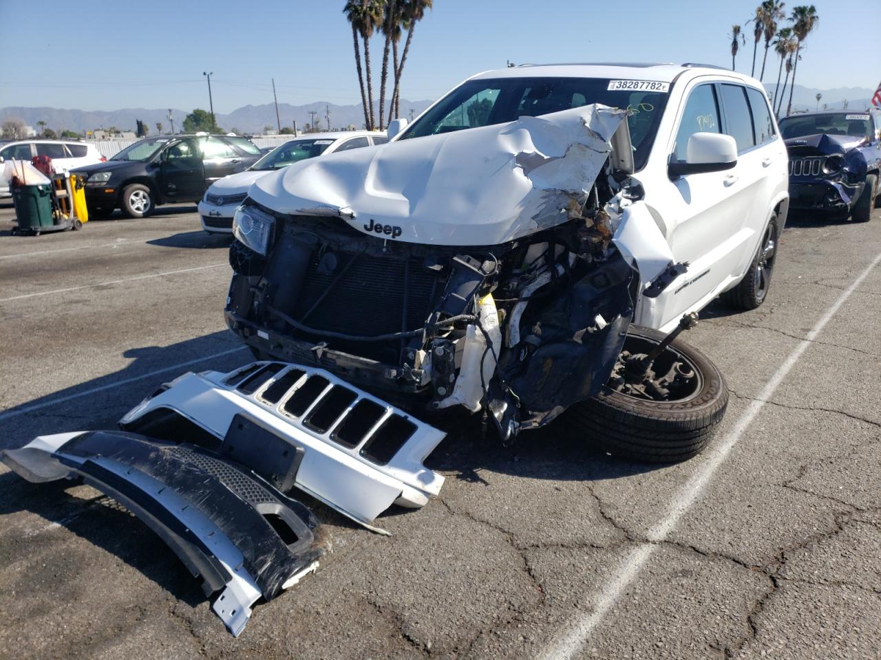 Photo 2 from auction – 2015 JEEP GRAND CHER with VIN 1C4RJFAGXFC812514