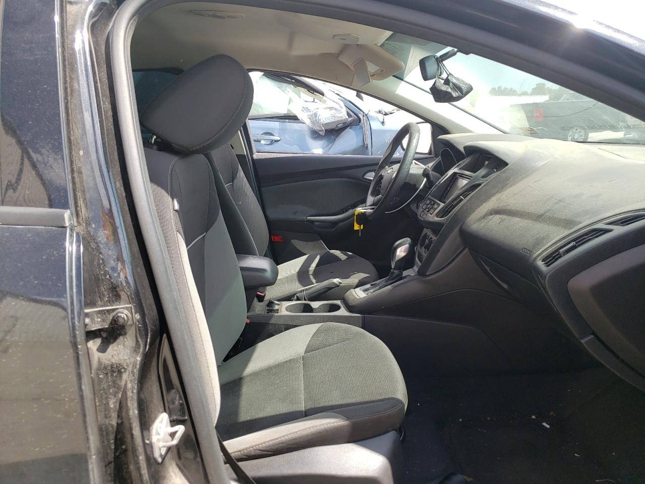 Photo 5 from auction – 2014 FORD FOCUS SE with VIN 1FADP3F29EL159909