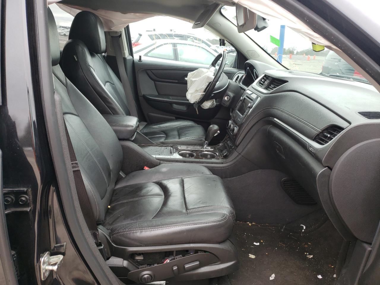 Photo 5 from auction – 2015 CHEVROLET TRAVERSE L with VIN 1GNKVHKDXFJ304570
