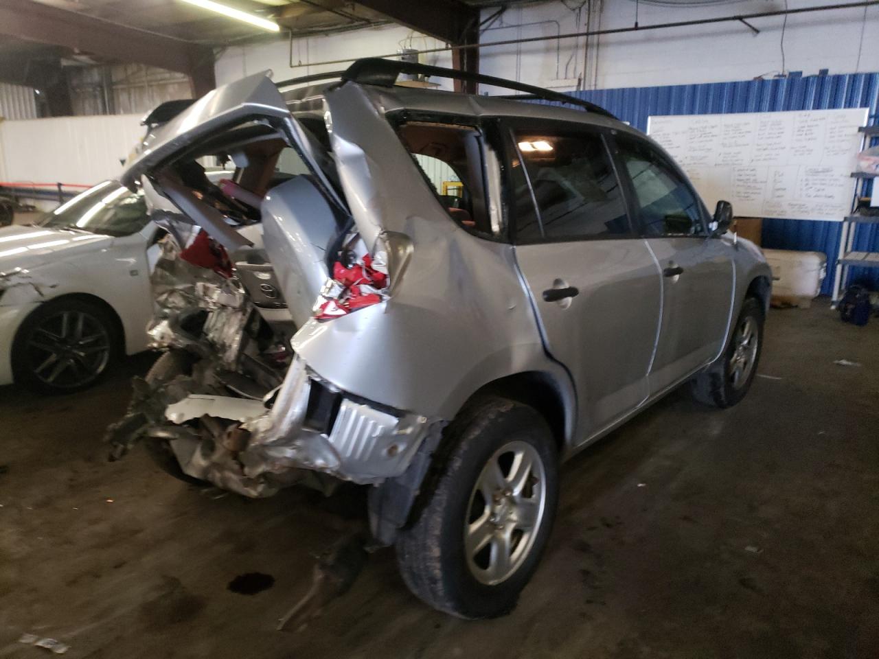 Photo 4 from auction – 2006 TOYOTA RAV4 with VIN JTMZD33V665013321