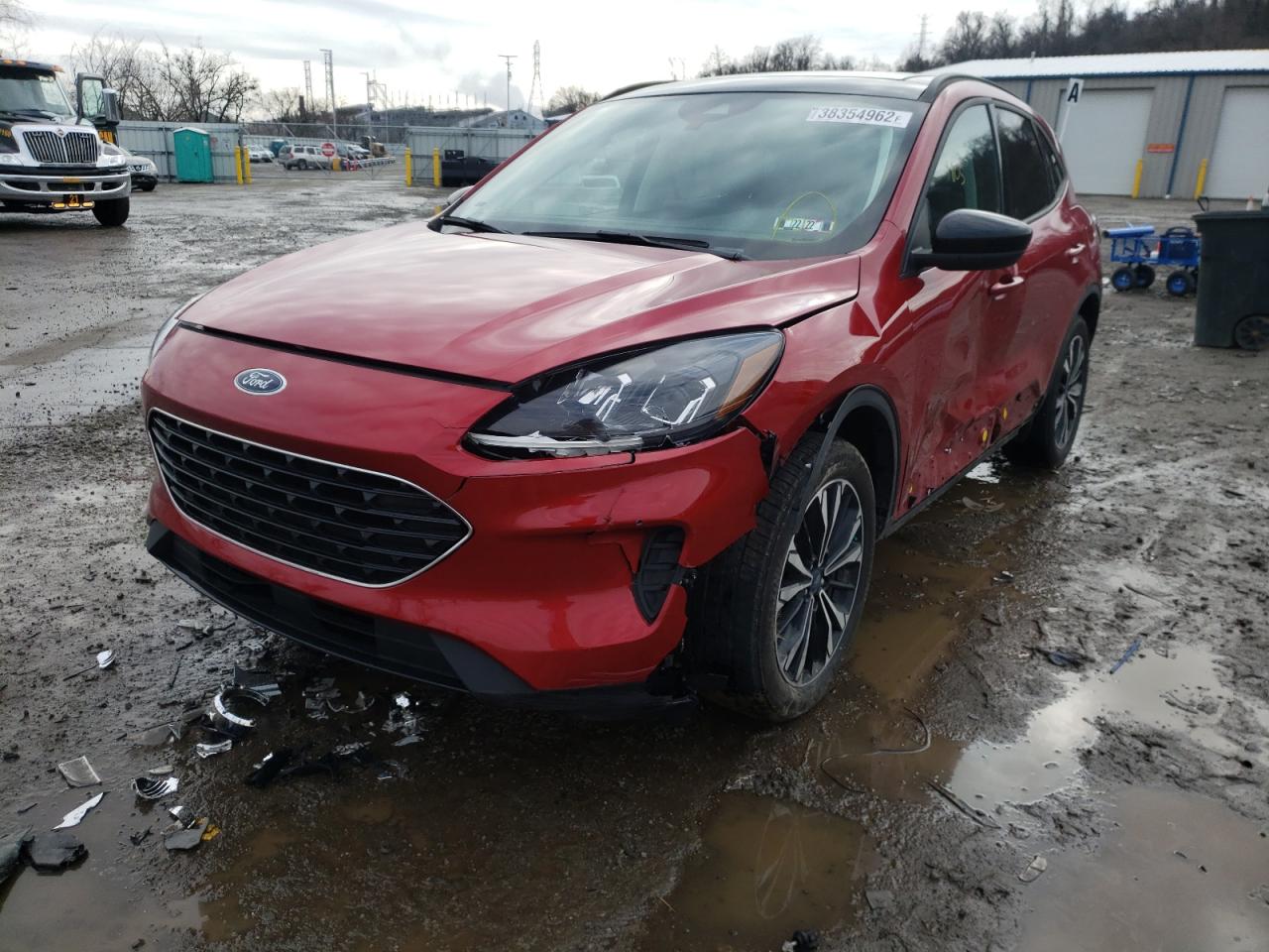 Photo 2 from auction – 2021 FORD ESCAPE SE with VIN 1FMCU9G69MUB09602