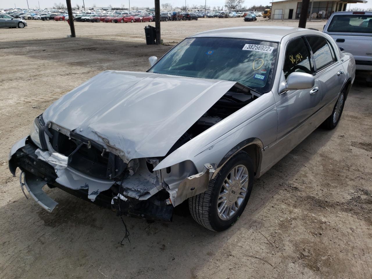 Photo 2 from auction – 2008 LINCOLN TOWN CAR S with VIN 2LNHM82VX8X657394