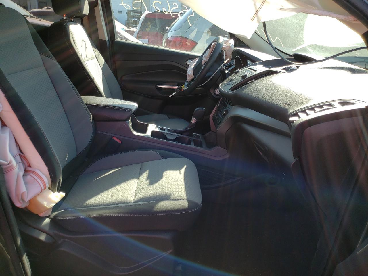 Photo 5 from auction – 2017 FORD ESCAPE SE with VIN 1FMCU0GD4HUC32725