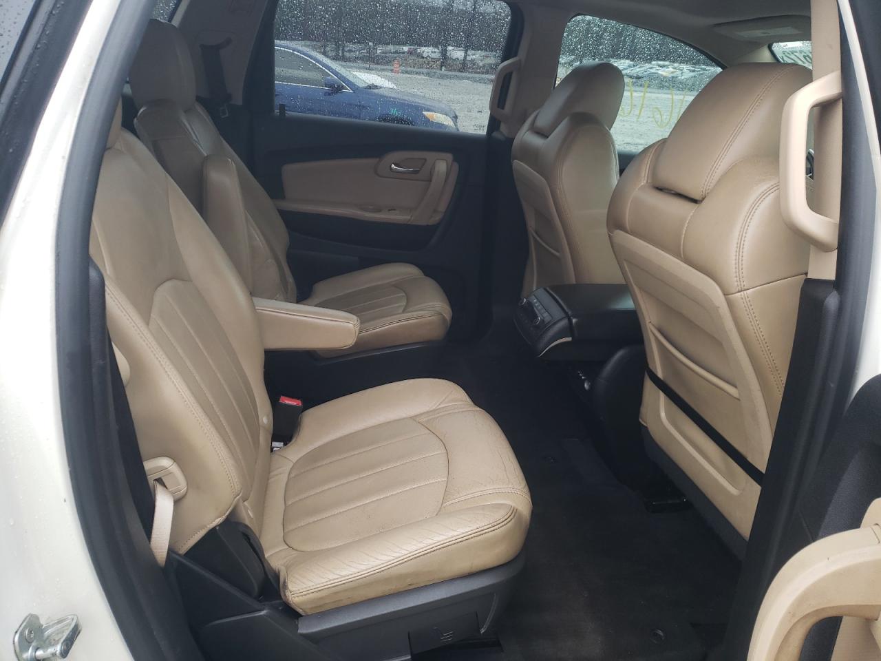 Photo 6 from auction – 2011 CHEVROLET TRAVERSE L with VIN 1GNKRLED7BJ381488
