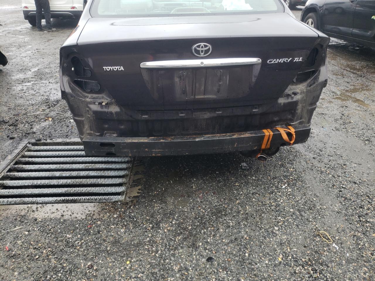 Photo 9 from auction – 2004 TOYOTA CAMRY LE with VIN 4T1BE30K54U937529
