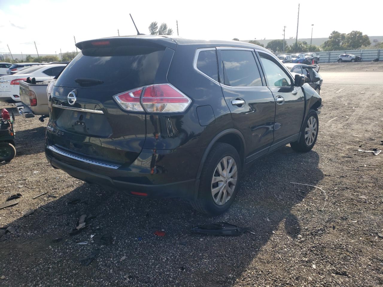 Photo 4 from auction – 2015 NISSAN ROGUE S with VIN KNMAT2MT4FP541015