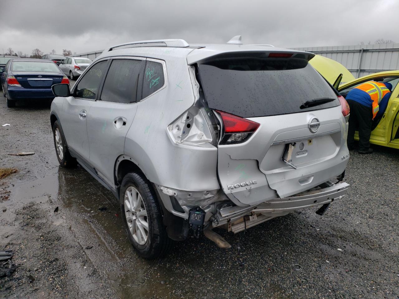 Photo 3 from auction – 2017 NISSAN ROGUE S with VIN KNMAT2MV8HP593087